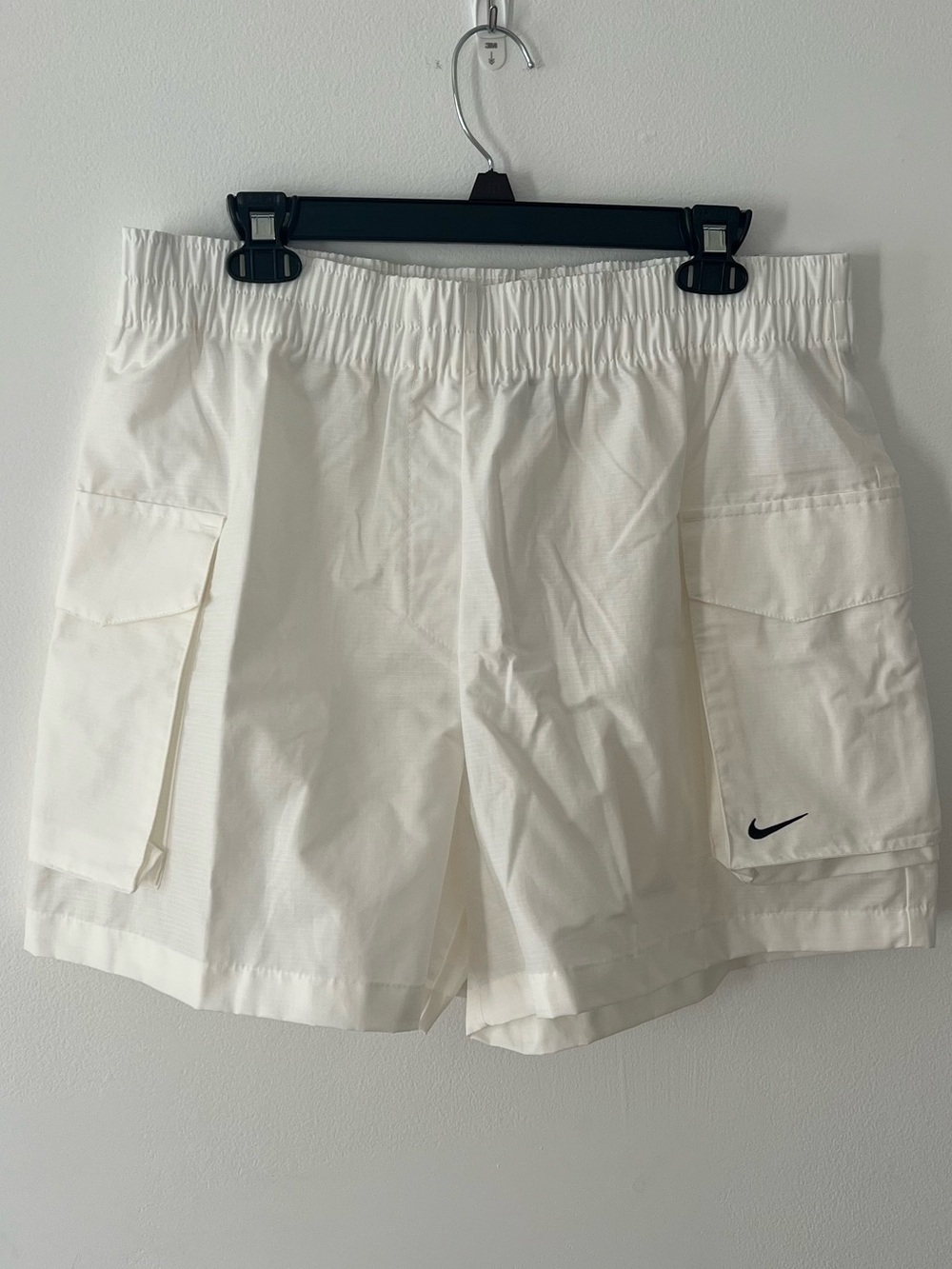 White Nike Shorts Women’s Large Cargo Deep Pockets Never Worn - Picture 2 of 7
